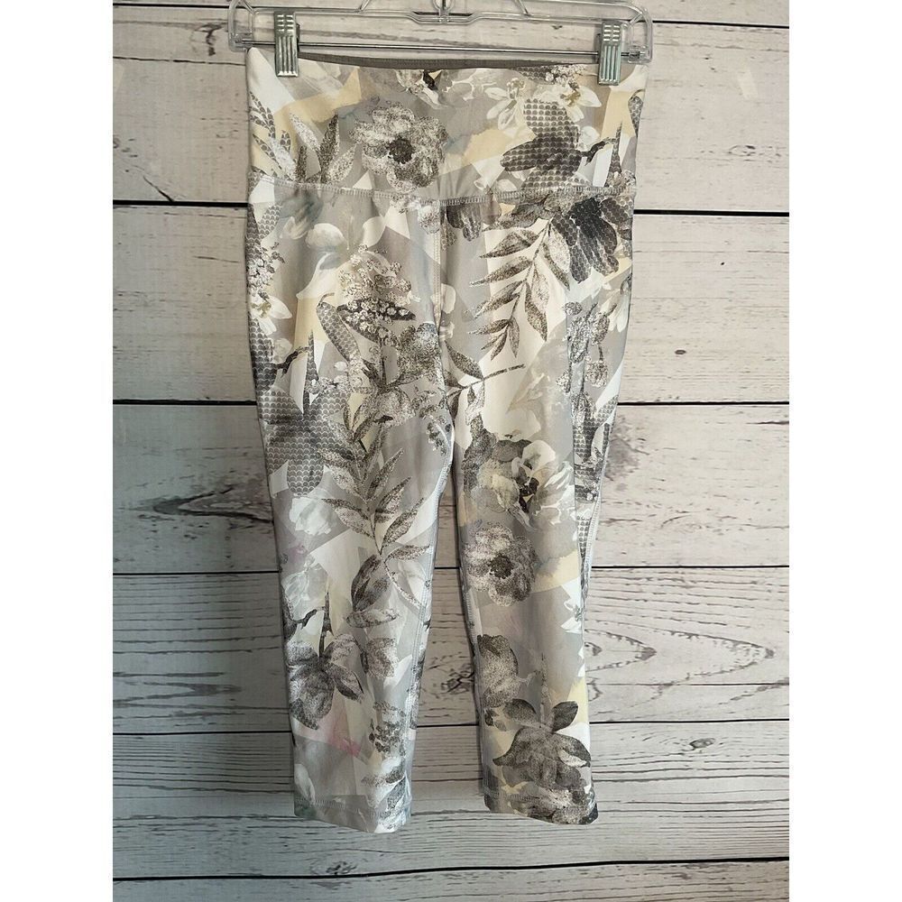 Spalding womens Small Petite Capri Leggings Tropical Floral gray silver size SP